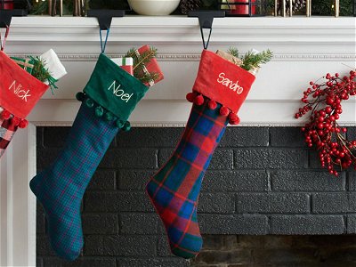 christmas-stockings-festliche-weihnachtsstruempfe-fuer-den-kamin