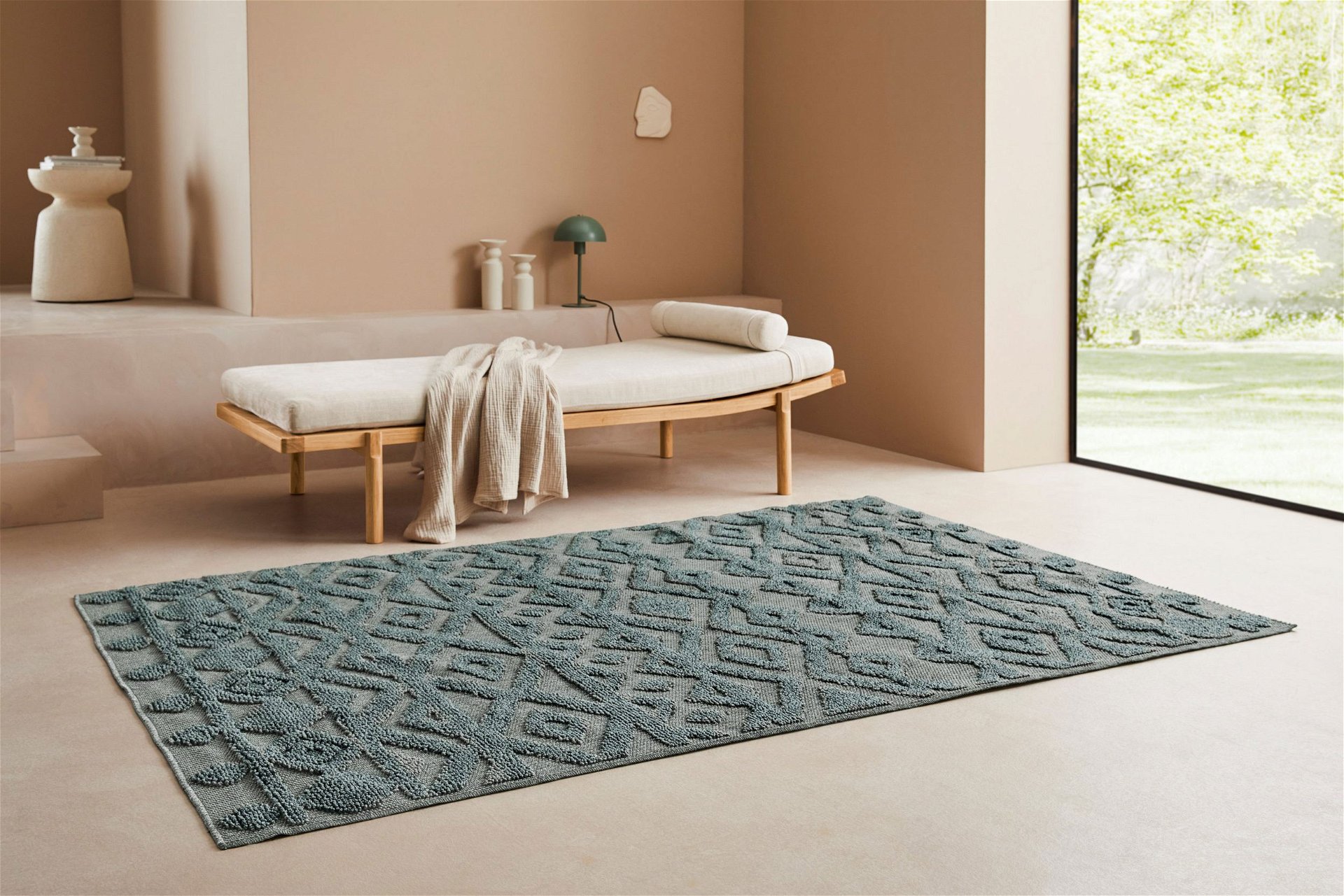 Der Teppich »Askja« mit Woll-Look verleiht der Einrichtung einen dekorativen Akzent. Er punktet im modernen Design und ist mit einem attraktiven Muster gestaltet. 