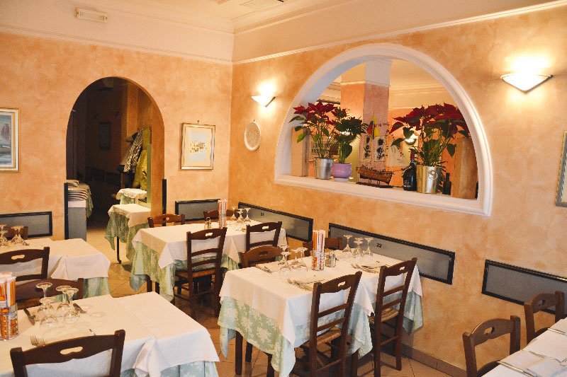 »Ein einheimischer Geheimtipp! Das kleine Familienrestaurant serviert frischen Fisch und Meeresfrüchte mit -italienischer Gastfreundschaft.«
Ristorante Profumo di Mirto, Rom.