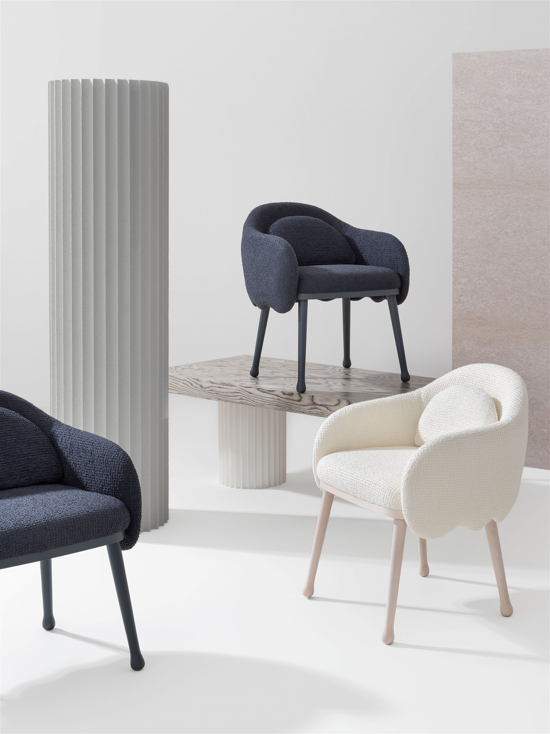Elegant gekleidet: Haute Couture für die aktuelle Stuhlreihe »Corolla« der italienischen Traditionsmarke Billiani.