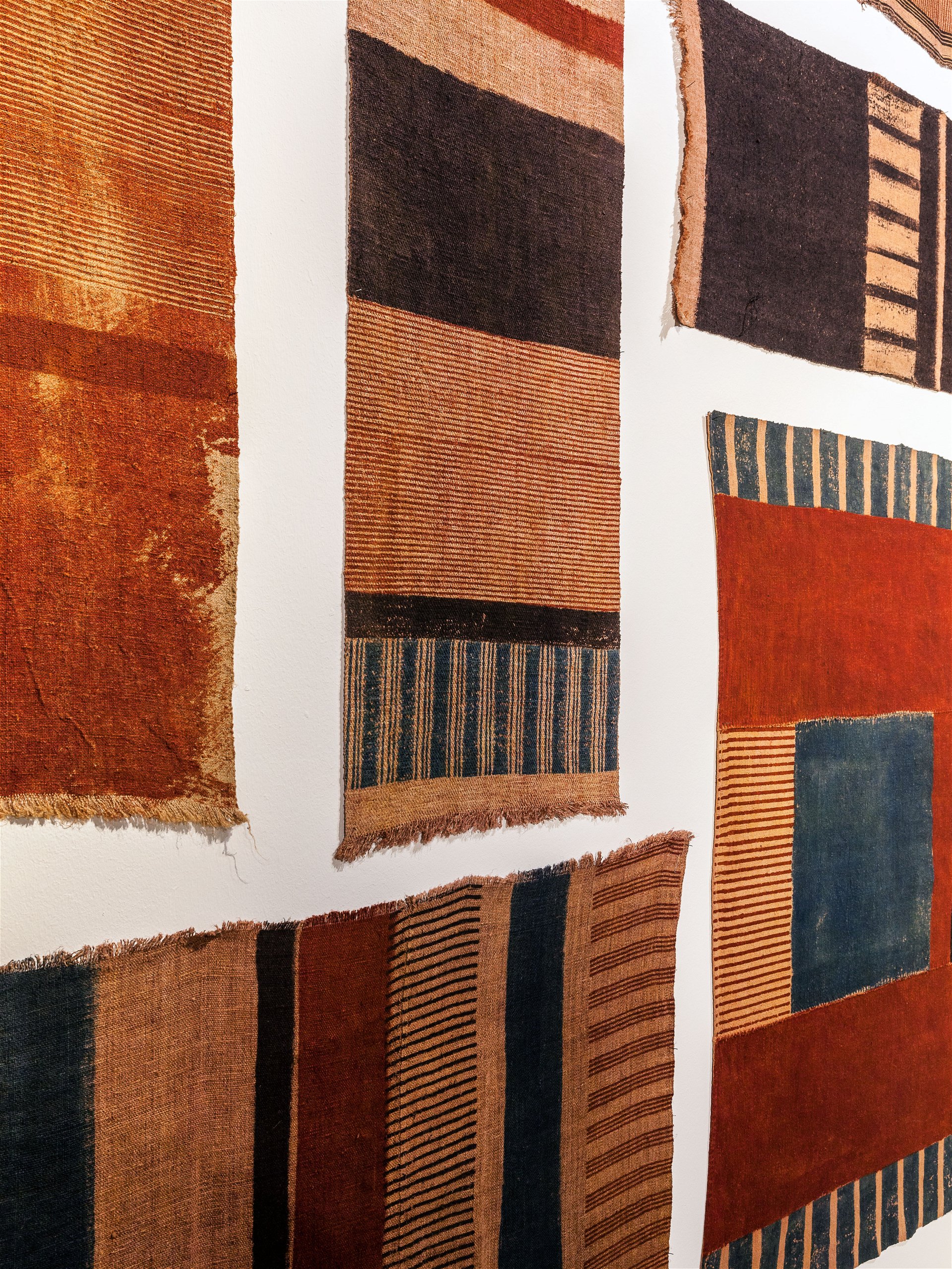 Kunsthandwerk: Kunst und Handwerk verbindet Alexandra Pruscha in ihrer Textilkunst. Ausstellungsansicht, Galerie Rauminhalt, 2020.
