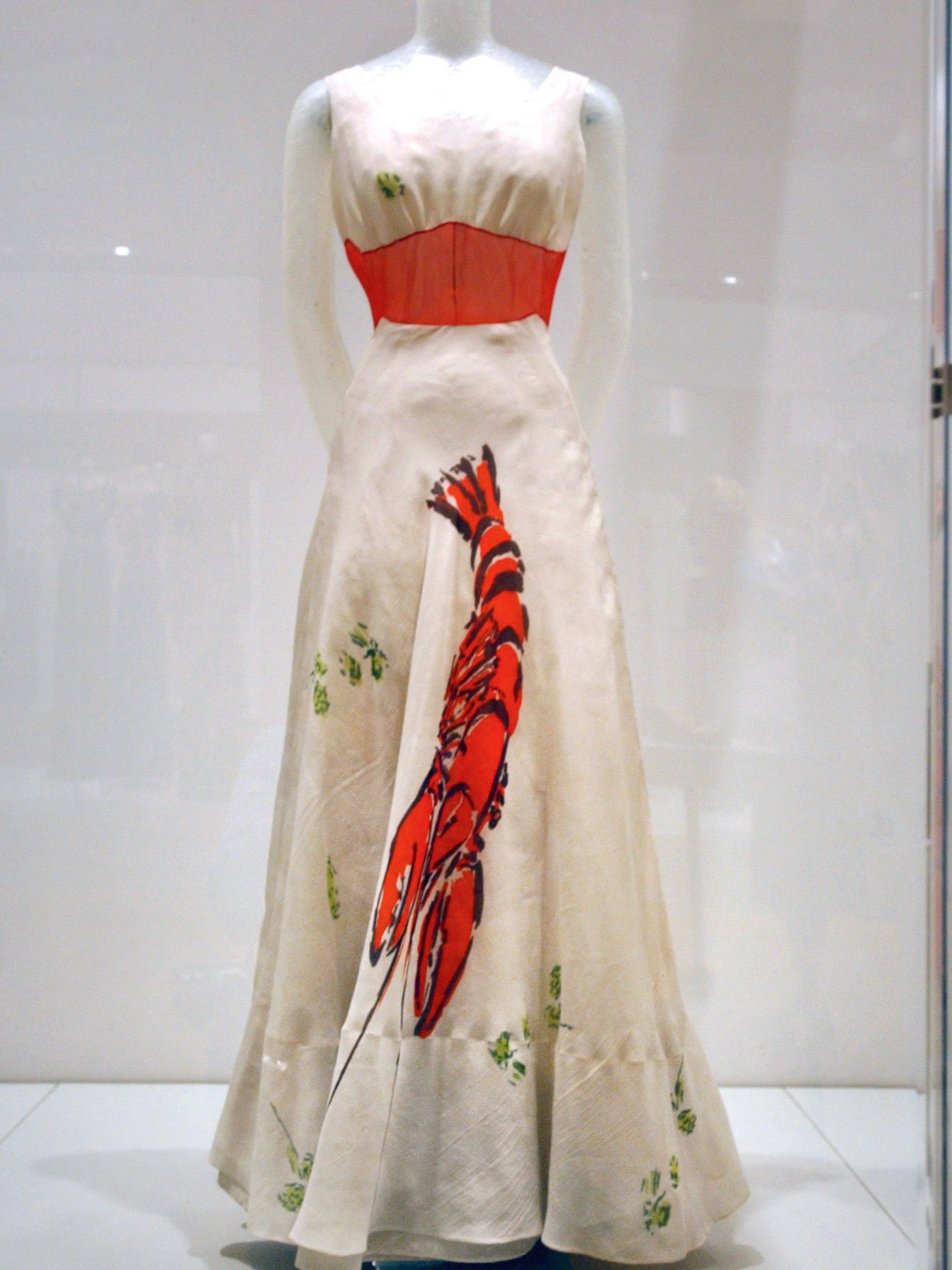 Das legendäre »Lobster Kleid«.