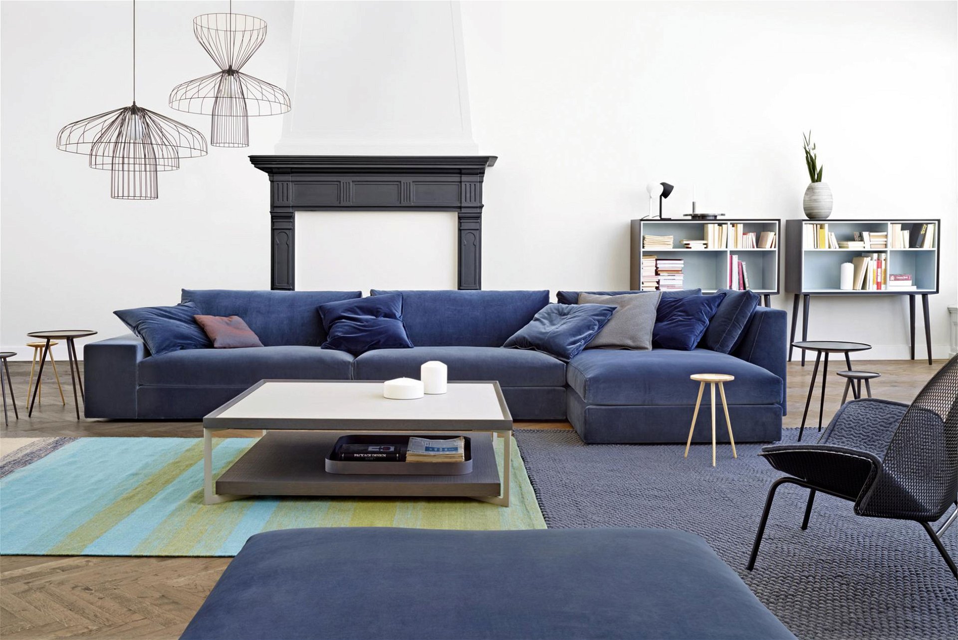 Kuschelig: Das Sofa ist ein Entwurf von Didier Gomez für ligne roset, der seine Handschrift trägt. Klar, elegant und zeitlos mit klassischer Formgebung.