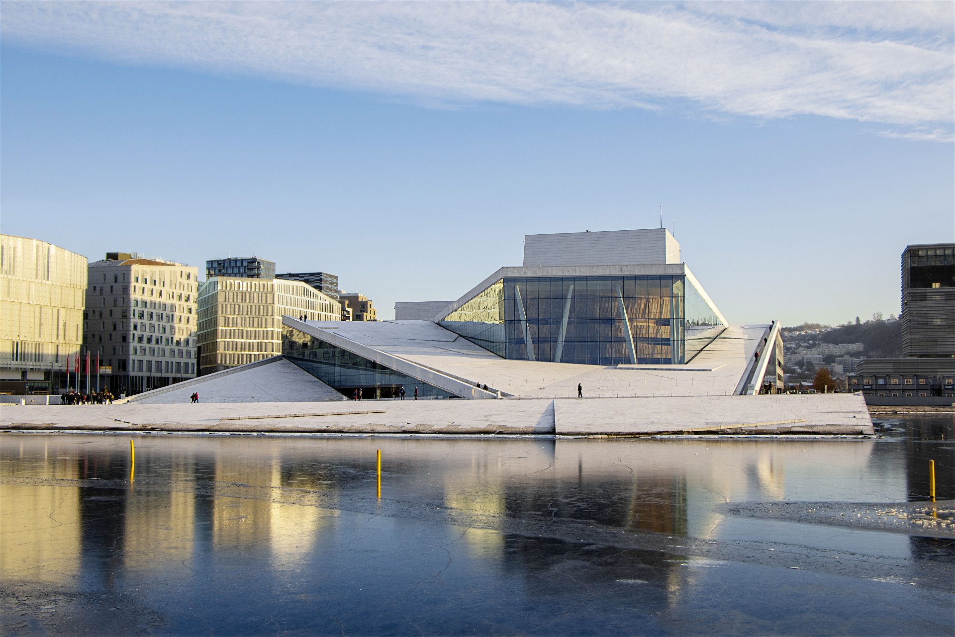 Opernhaus Oslo: Snøhetta, 2007. »Die erste kulturelle Institution am Ufer. Sie sticht heraus durch ihr begehbares Dach, ein großartiger öffentlicher Raum, der sowohl mächtig als auch erhaben wirkt – und immer von Menschen belebt ist.«
