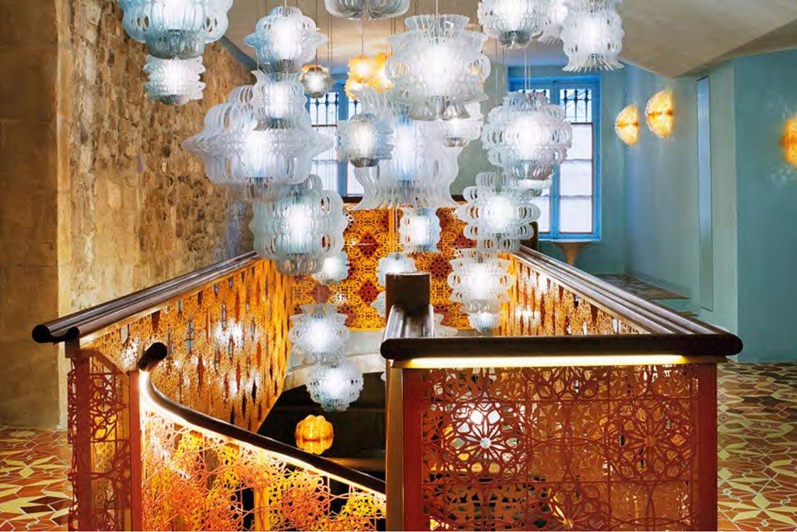 Room Service: Der US-Künstler Jorge Pardo erweitert seinen Kunst- und Designbegriff seit Jahrzehnten auch um architektonische Aspekte. Gerne kreiert er ganze Wohnwelten. Hier für das Hotel »L’Arlatan« in Arles. arlatan.com