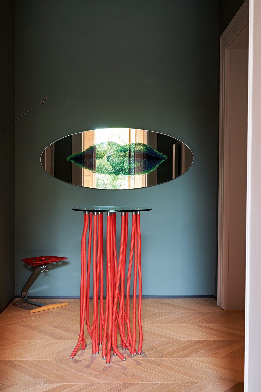 Designer Fabio Novembre gestaltete diesen einzigartigen Tisch für die Firma Cappellini.