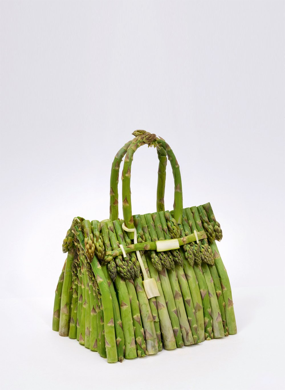 Spargel-Birkin Hermès schrieb auf Insta darunter: »Genießen Sie den Umweg echter Hermès-Bags zur Kunst, die sogar gegessen werden kann.« bendenzer.com