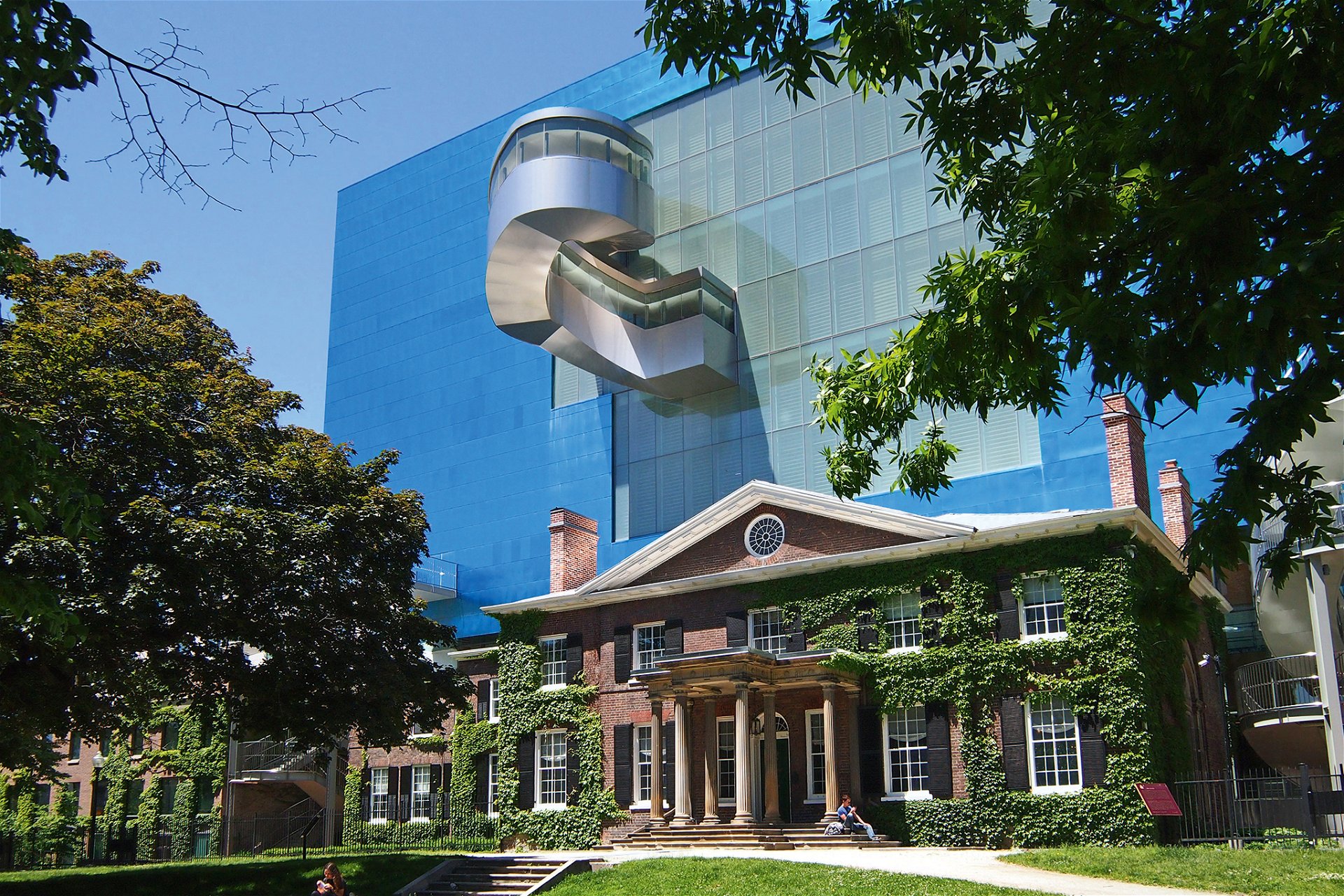 Art Gallery of OntariovFrank Gehry u. a., 1911–2008 »Eines der besten Kunstmuseen des Kontinents. Ein bisschen wie die Stadt selbst, weil es so viele historische Schichten hat, von einem kolonialen Herrenhaus bis zum Anbau von Frank Gehry 2008.«