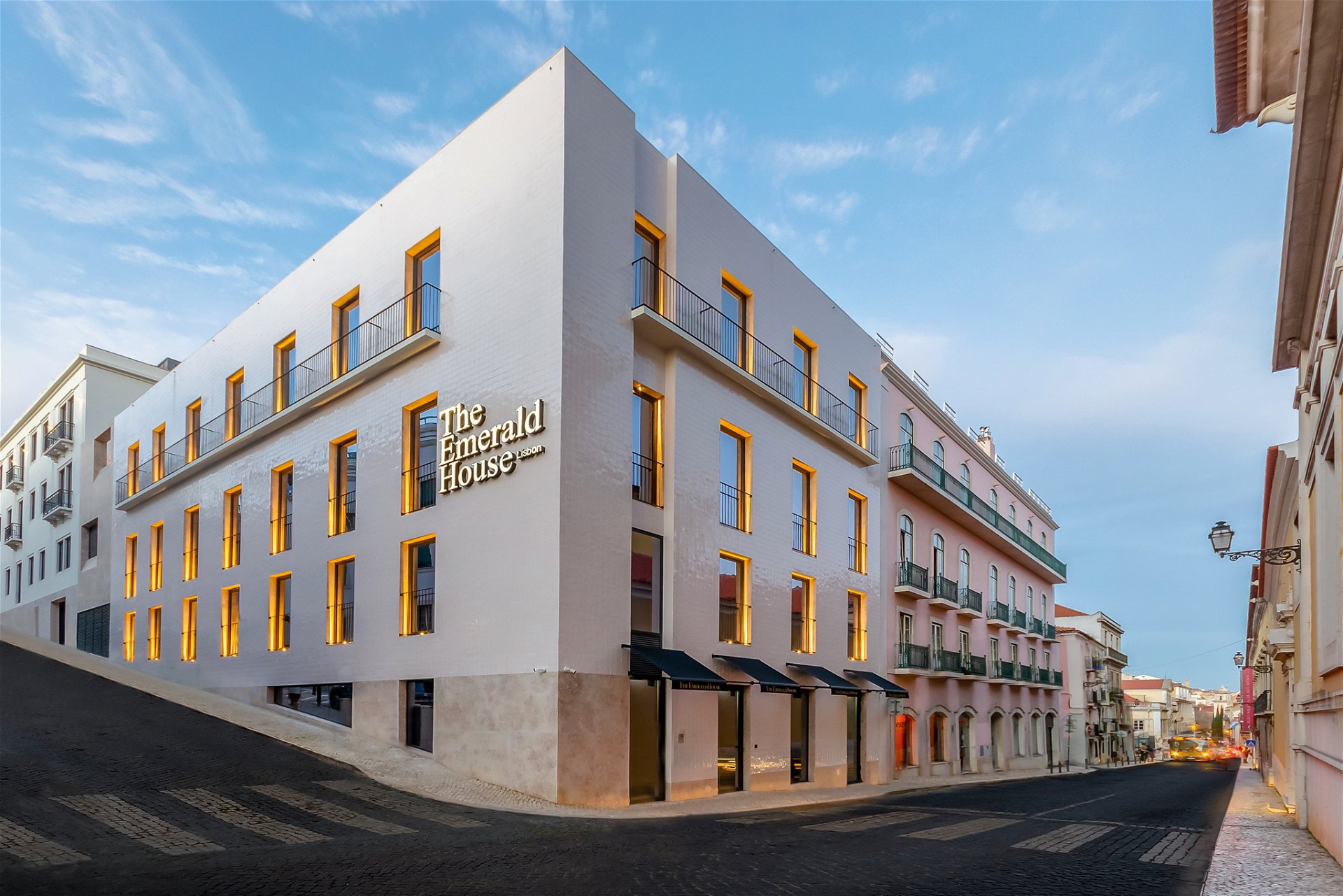 The Emerald House, Lissabon Globale Konzerne treiben ihre Expansion ungeachtet der Pandemie voran. Im Jänner eröffnete Hilton etwa in Portugal ein neues Hotel aus der lokal inspirierten und kuratierten »Curio Collection«. hilton.com