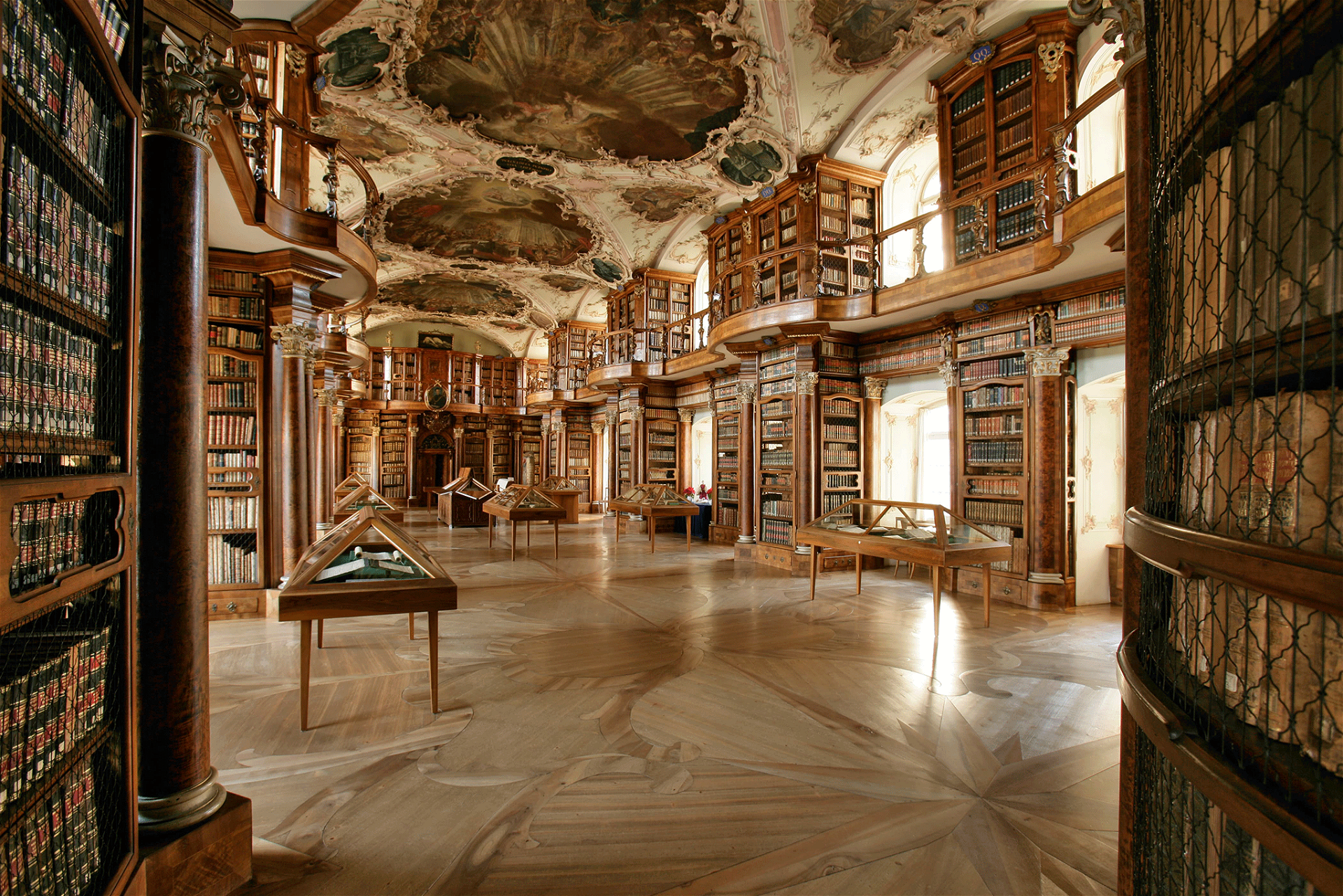 Zur Stiftsbibliothek St.Gallen stiftsbezirk.ch