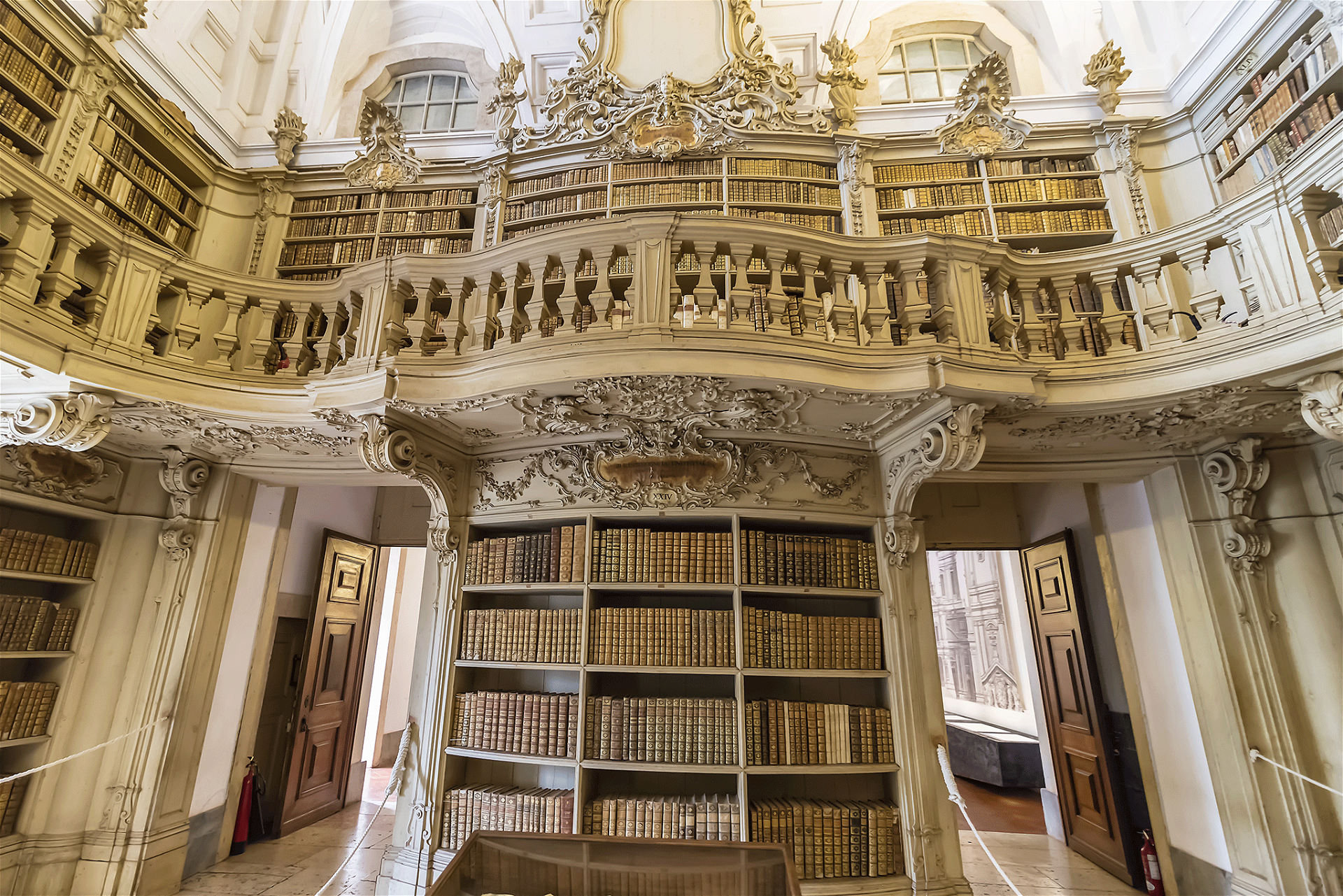 Zur Biblioteca do Convento de Mafra, Mafra, Portugal patrimoniocultural.gov.pt