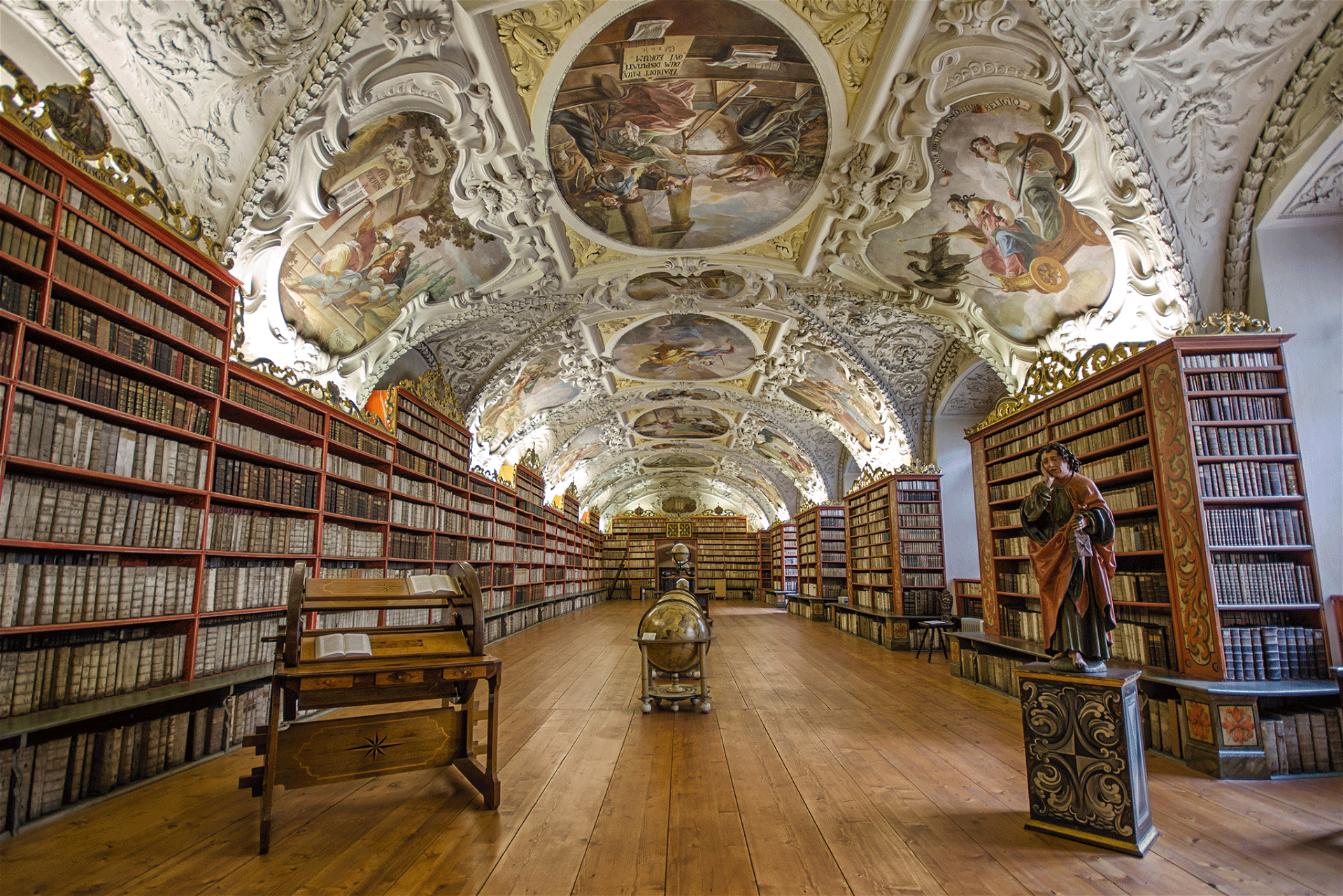 Zur Strahov-Bibliothek strahovskyklaster.cz