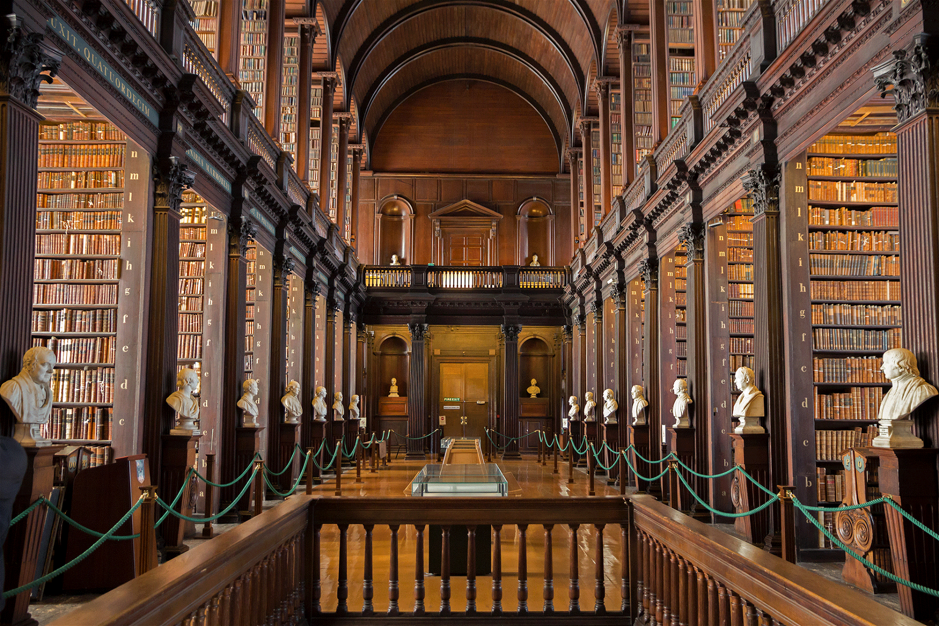Zur Bibliothek des Trinity College tcd.ie