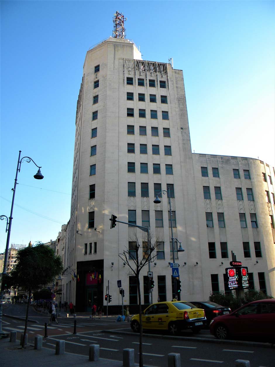 Palatul Telefoanelor Edmond van Saanen Algi, 1934 »Dieses markante, wuchtige Art-déco-Gebäude war eine Weile das höchste Gebäude der Stadt. Klar, dass das von uns entworfene Bürogebäude schräg gegenüber davon inspiriert wurde!«