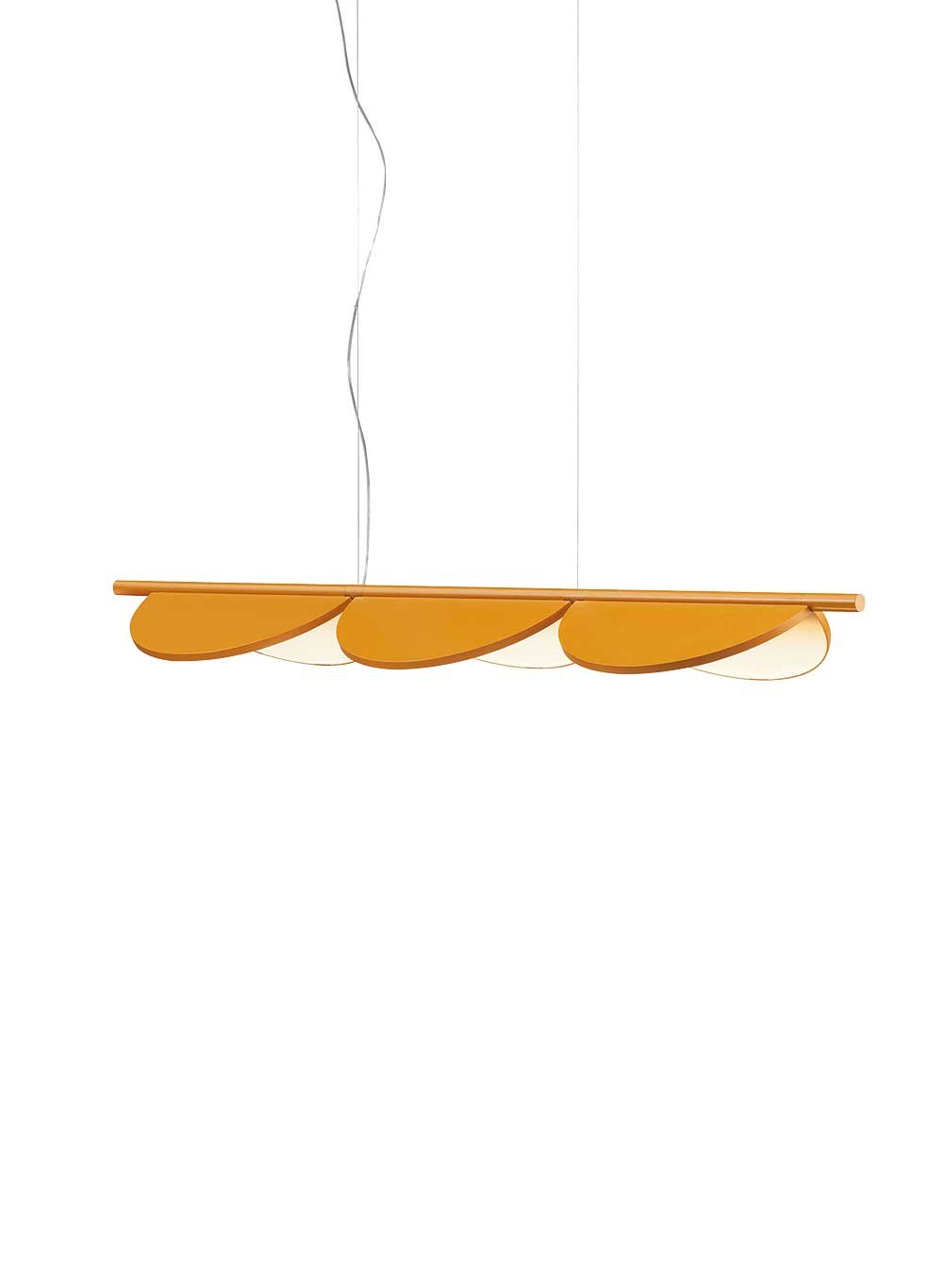 Nicht dimmen, sondern drehen! Designerin Patricia Urquiola weiß einfach, dass ein guter Lampenschirm beweglich sein muss. flos.com