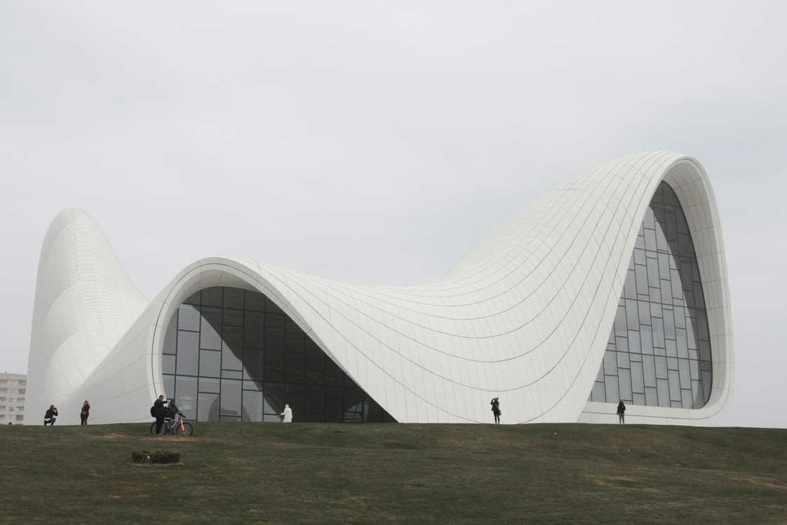 Le Heydar Aliyev Zentrum in Baku, Aserbaidschan. Entworfen von Star-Architektin Zaha Hadid.