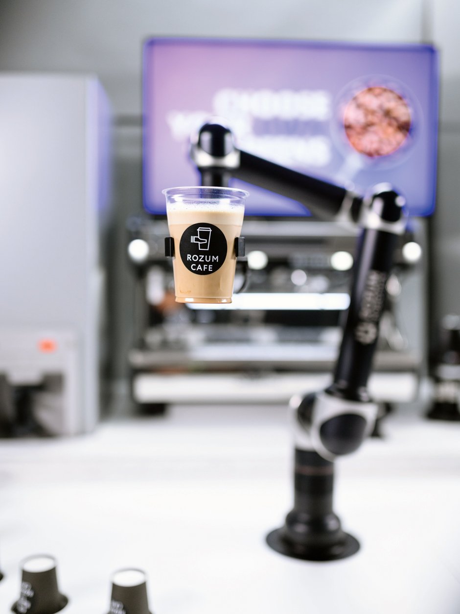 Kaffee ist fertig »Rozum Café« ist ein Barista-Roboter, der – geht’s nach den Entwicklern – als Franchise für Furore sorgen soll. cafe.rozum.com