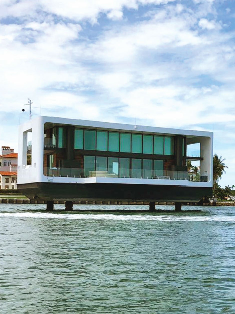 Arkup-Villa in Miami, USA Die Mischung aus Boot und Luxusvilla (23 Meter lang, ca. 400 Quadratmeter Wohn- und Außenfläche) schwimmt derzeit in Miami, Florida. Sie kann auf dem Wasser fahren oder mit ausfahrbaren Beinen aus dem Wasser gehoben und fix positioniert werden. arkup.com