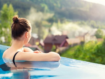 schwimmen-mit-weitblick-diese-infinity-pools-sind-im-einklang-mit-der-alpenpracht