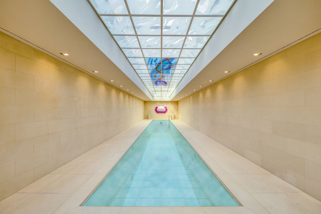 Ein stattliches Schwimmbad bietet die »Casa Austria« in Salzburg.