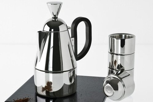 Elegant mit einem modernen Twist: der Espressokocher von Tom Dixon.