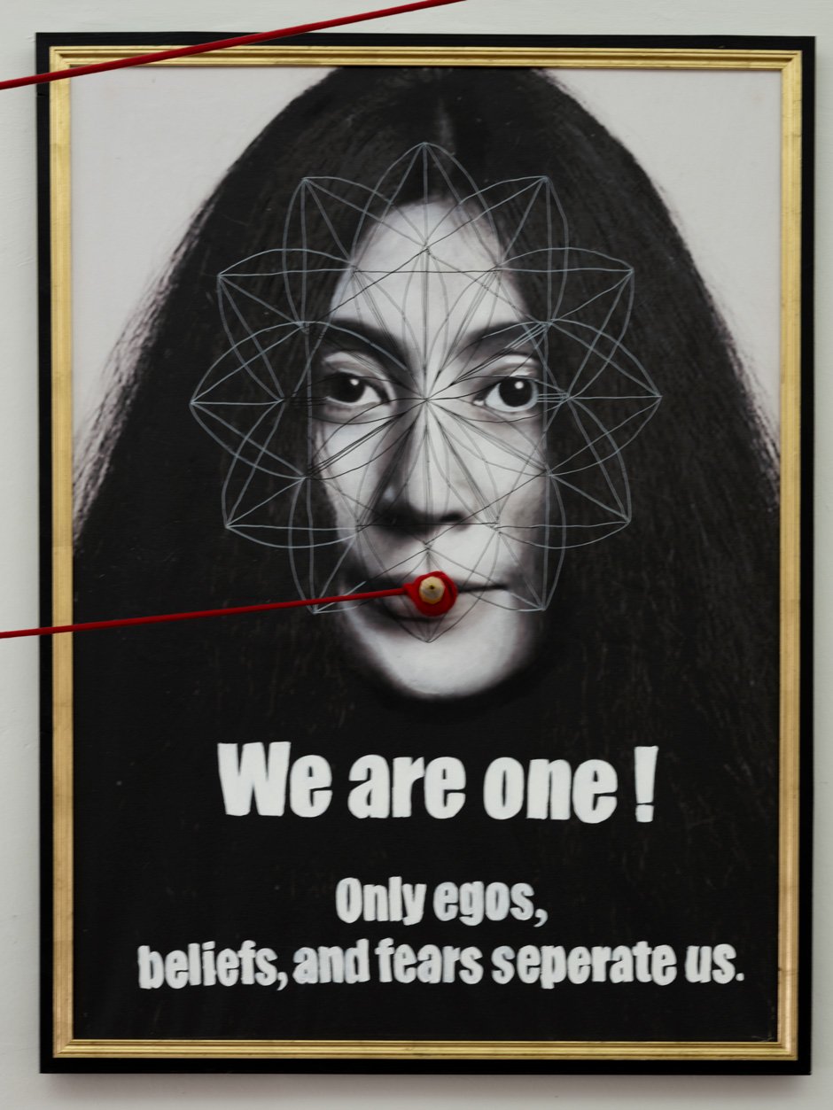 Installationsansicht, »We are One. Only egos, beliefs, and fears separate us«.