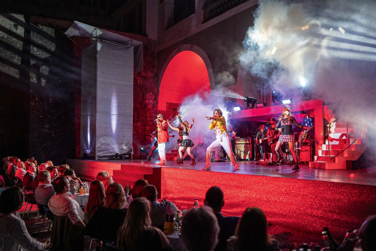 Seit 30 Jahren wird beim »Musikfestival Steyr« auf der Open-Air-Bühne von Schloss Lamberg gerockt. 2023 mit »Falco meets Queen«, 2024 mit »The Rocky Horror Show«.